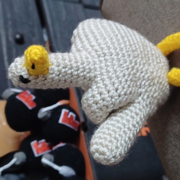 Hand-crocheted Middle Finger Duck - Picture 3 of 4